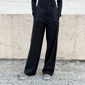 Everlane Women's Draper Pleated Pant in Buttersmooth in Black, Size 2